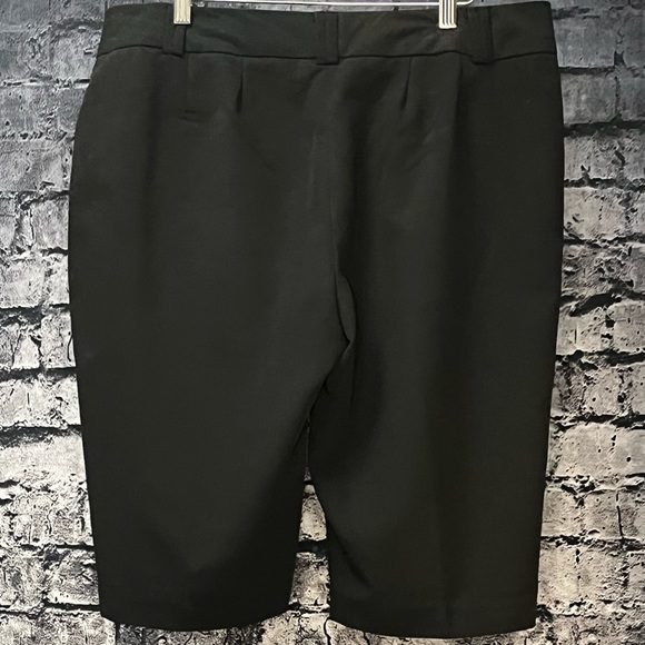 Larry Levine Shorts - Picture 2 of 2